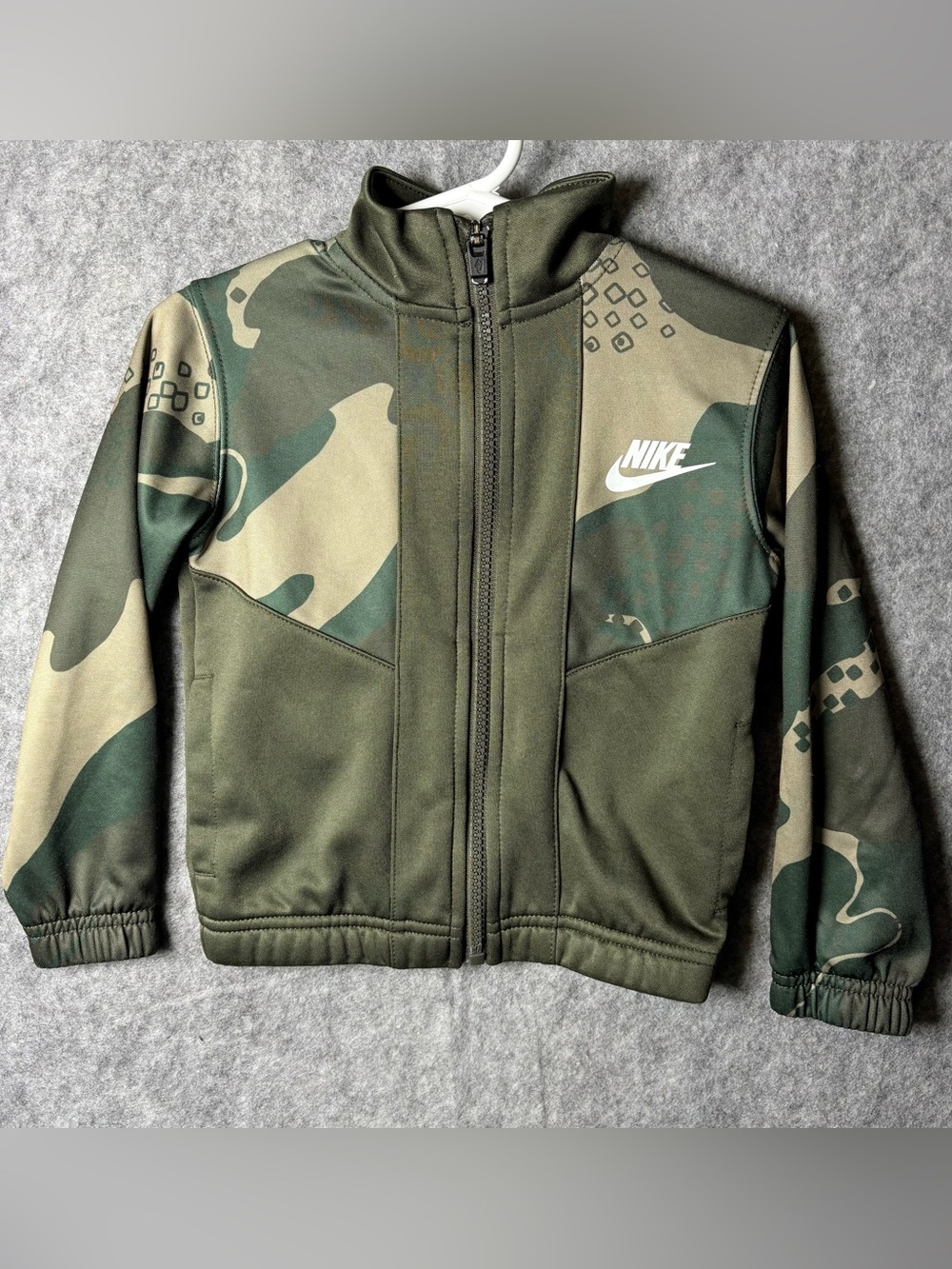Nike Kids' Green Camo Full-Zip Jacket Boys Sz 2T
